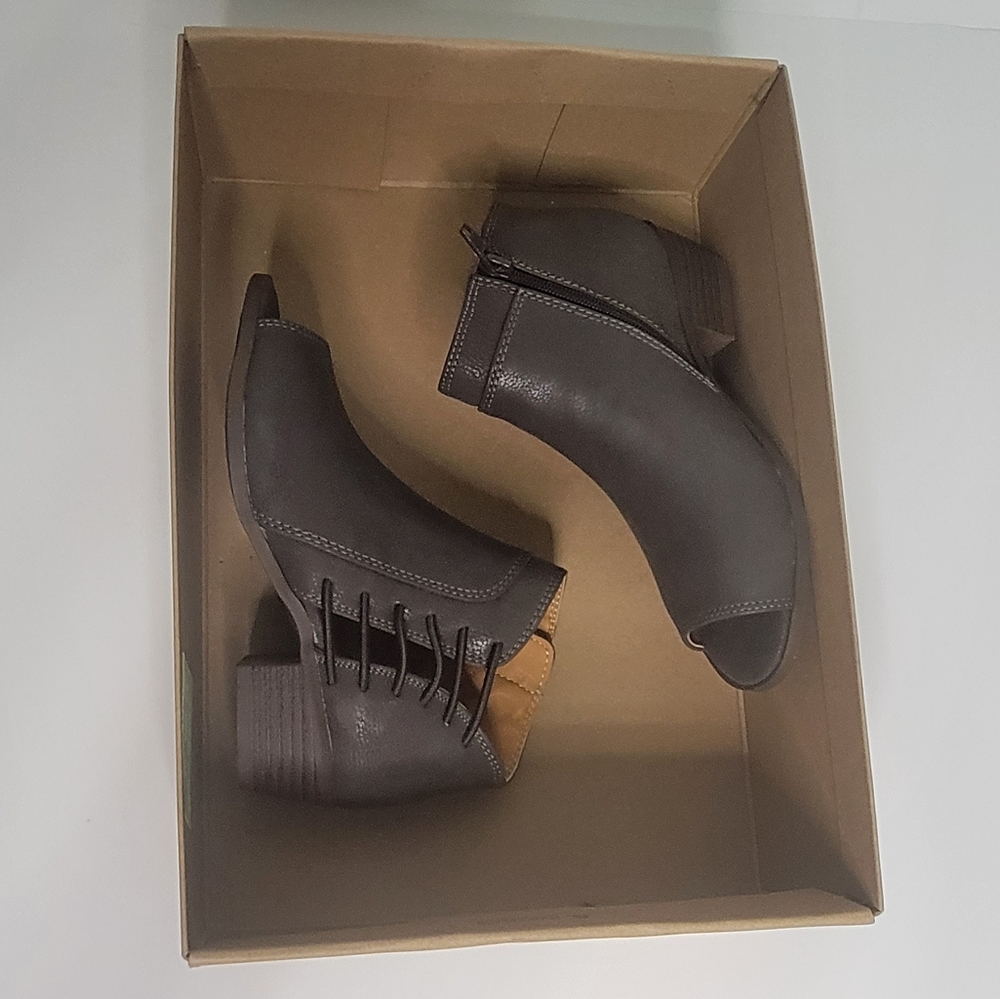 New in Box Girls' Lucky Brand Gray Open Toe Ankle Booties